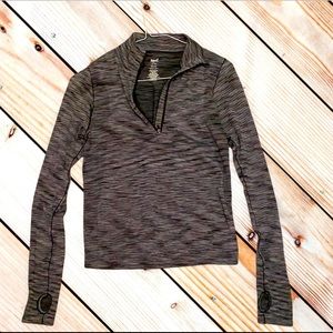 Everlast 1/2 zip-down shirt with thumb holes in sleeve.